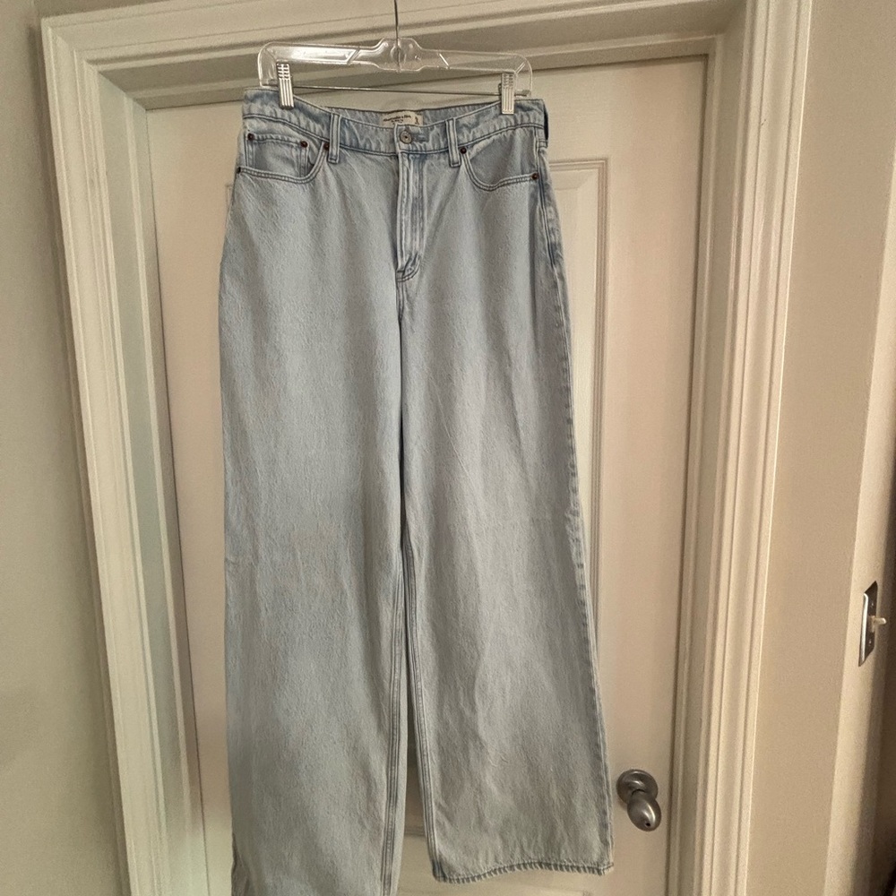 Abercrombie & Fitch Light High Rise Wide Leg Light Wash Size 29 XL Extra Long